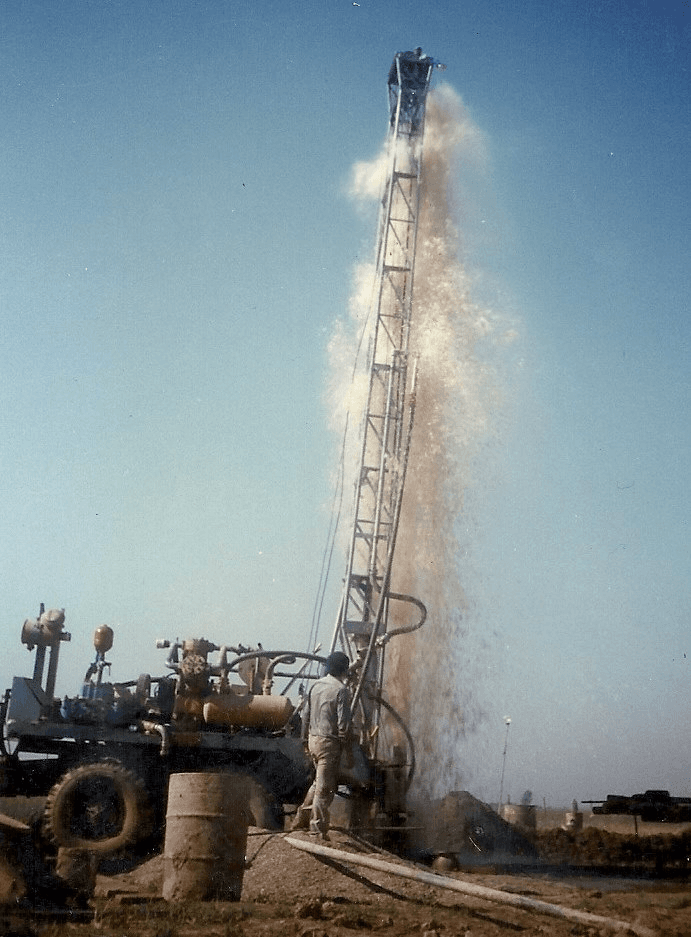 Perforación de pozo de agua en Piquillín, Córdoba — 1995